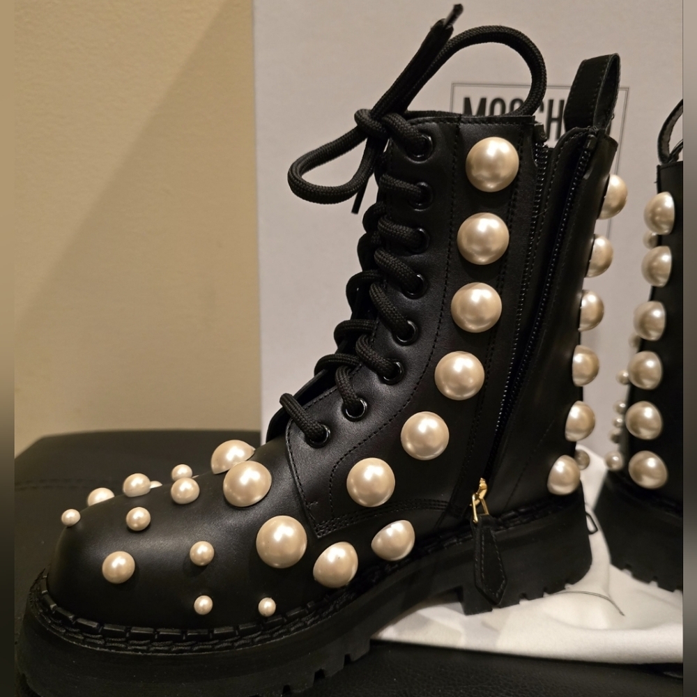 Moschino Couture!Faux Pearl Leather Boots Size 35 - Picture 3 of 6